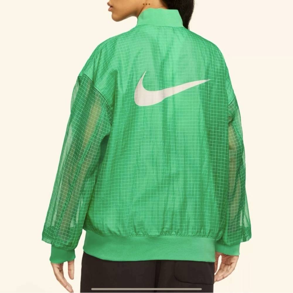 Nike sportswear essential woven varsity Green Sz. Large